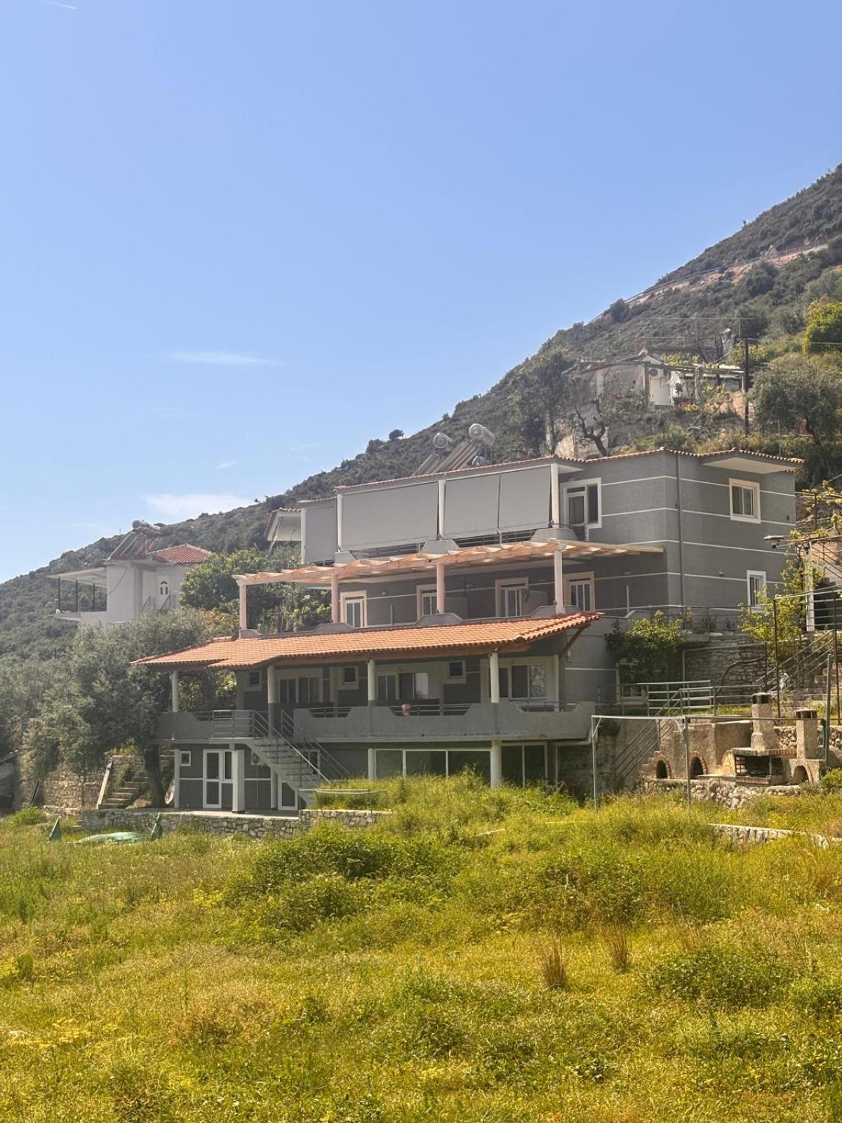 Holiday Hotel Borsh Aparthotel